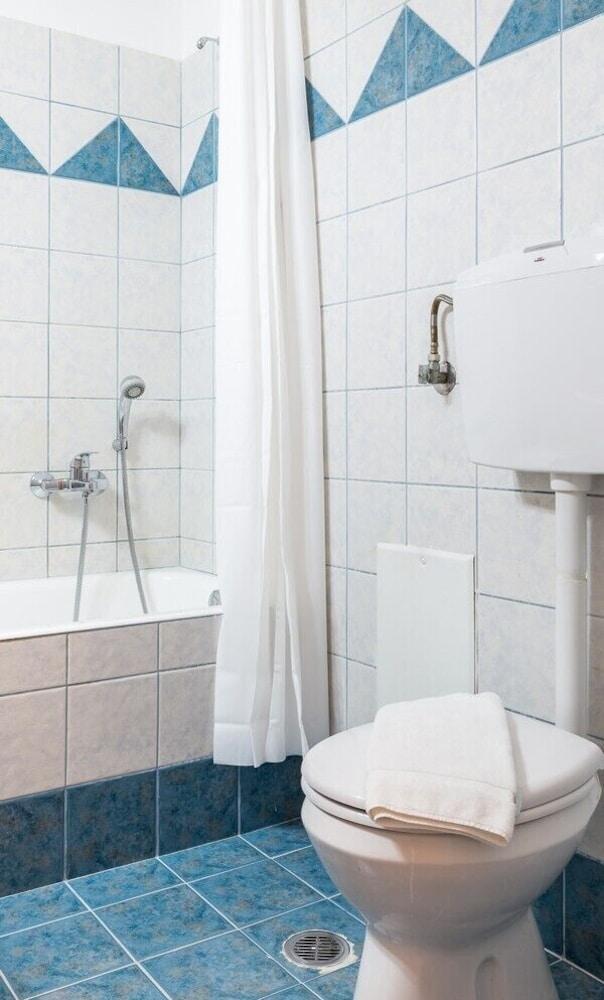 Sunny Apartment With 2 Bedrooms And Garden Глифада Экстерьер фото