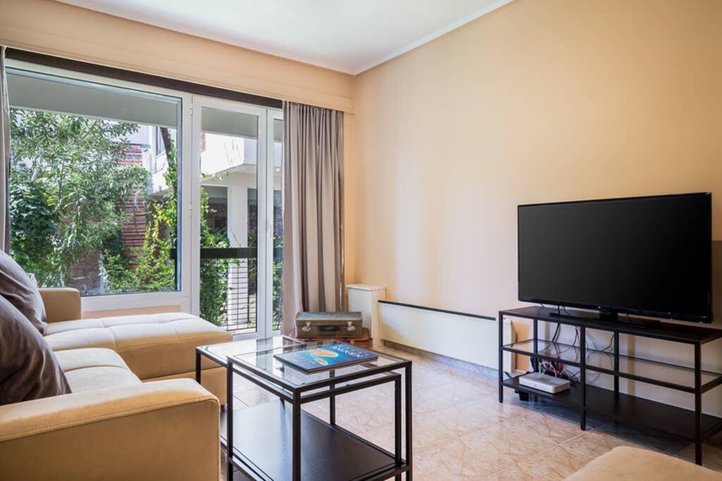 Sunny Apartment With 2 Bedrooms And Garden Глифада Экстерьер фото