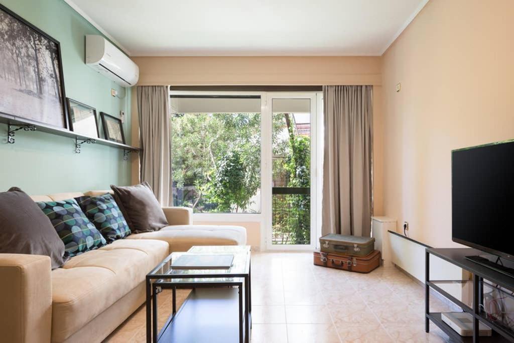 Sunny Apartment With 2 Bedrooms And Garden Глифада Экстерьер фото