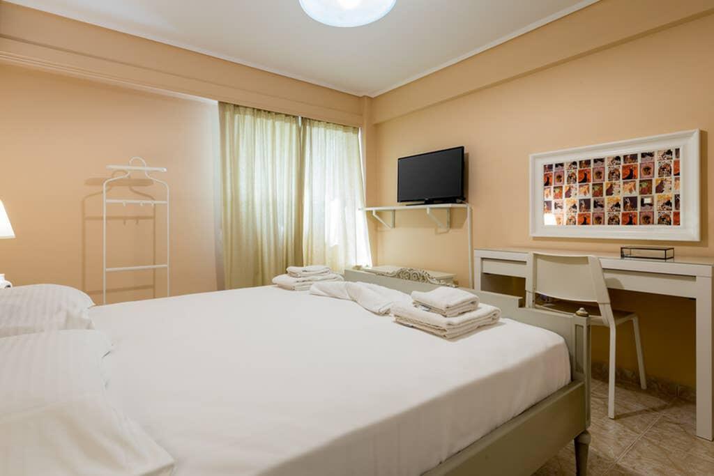 Sunny Apartment With 2 Bedrooms And Garden Глифада Экстерьер фото