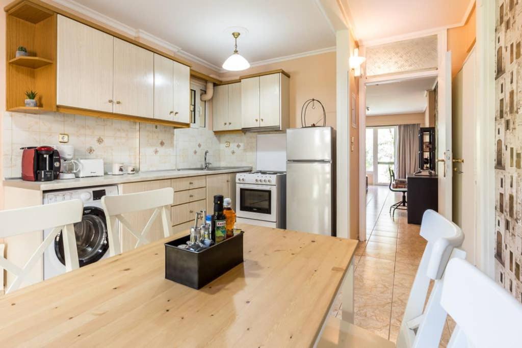 Sunny Apartment With 2 Bedrooms And Garden Глифада Экстерьер фото