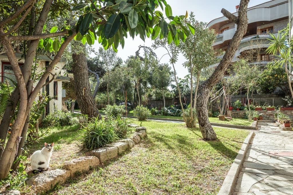 Sunny Apartment With 2 Bedrooms And Garden Глифада Экстерьер фото